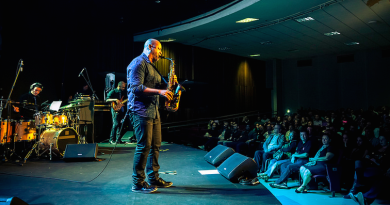 Saxofonista Angelo Torres faz show instrumental no teatro Eva Wilma em São Paulo