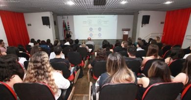 Alunos de medicina apresentam relatos de experiência