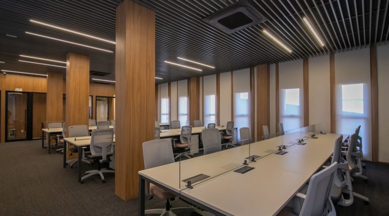 Ambiente corporativo dinâmico ganha espaço em grandes empresas