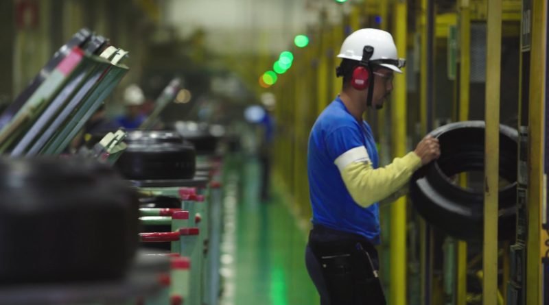 Campanha da Dunlop apresenta para os brasileiros o inventor do pneu
