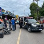 Motociclista morre após desequilibrar e ter cabeça esmagada por picape em Manaus