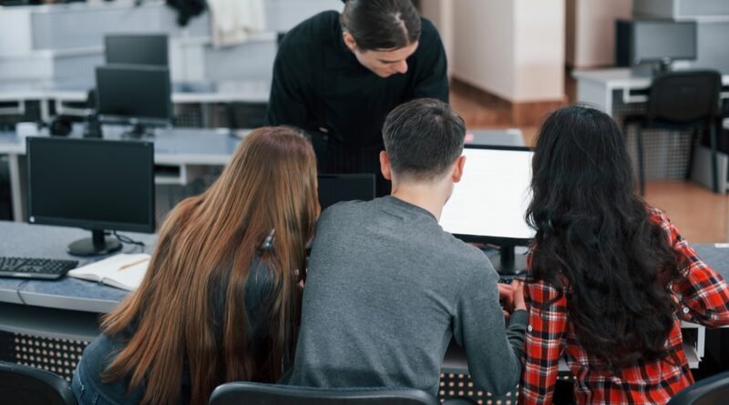 Econet Editora oferece quatro cursos de pós-graduação