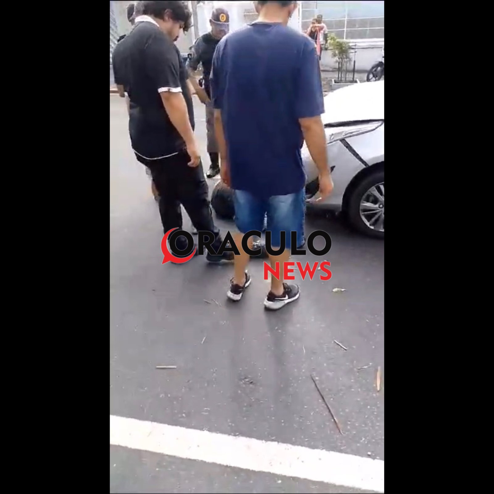 ‘Sementinhas do mal’ estavam fazendo arrastão no centro de Manaus, até motorista pegar eles; cenas fortes