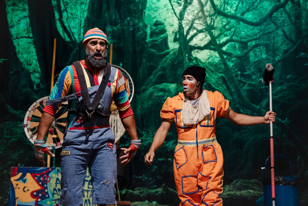 Reciclown Circus promove conscientização a estudantes
