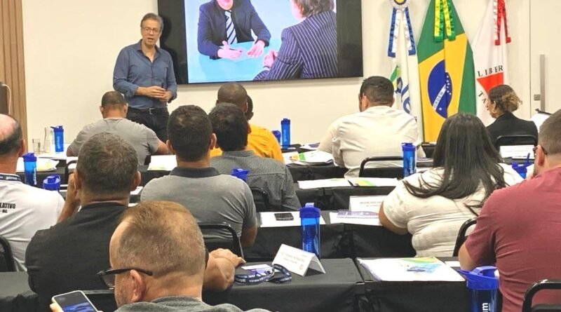 Medo de falar em público prejudica evolução profissional