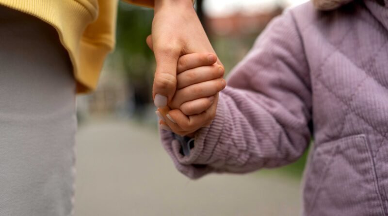 Benefício da licença parental reduz sobrecarga materna