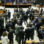 Câmara aprova PEC que concede perdão de multas a partidos; entenda