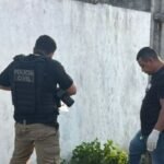 Homem tem cabeça esmagada a pedradas e assassino deixa recado no muro em Manaus