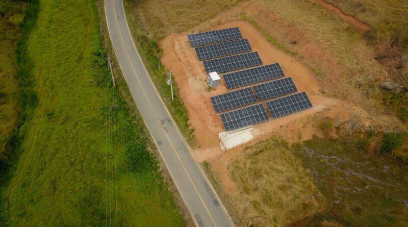 Energia solar movimenta R$ 200bi e segue em expansão em 2025