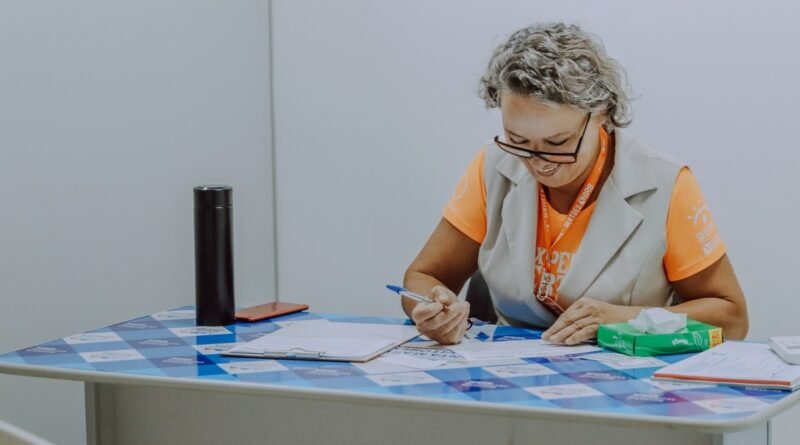 Voluntários promovem saúde mental de mulheres e adolescente