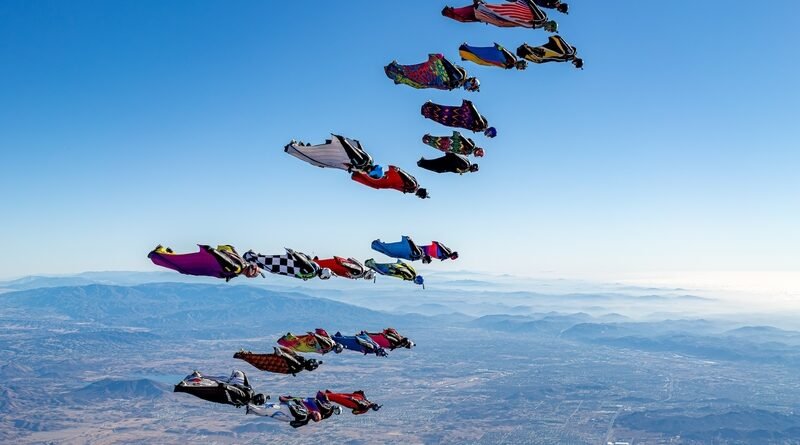 Atletas brasileiros batem recorde mundial de wingsuit