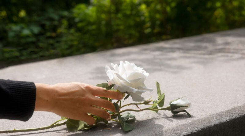 Escolha de plano funeral exige atenção, alerta especialista