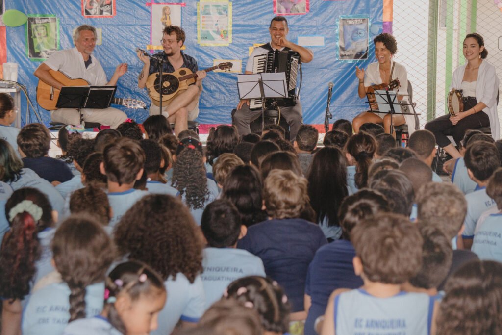 Tenor Chorão chega à população de Arniqueira no DF