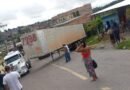 VÍDEO: Carreta tomba em ladeira do bairro Jorge Teixeira, em Manaus