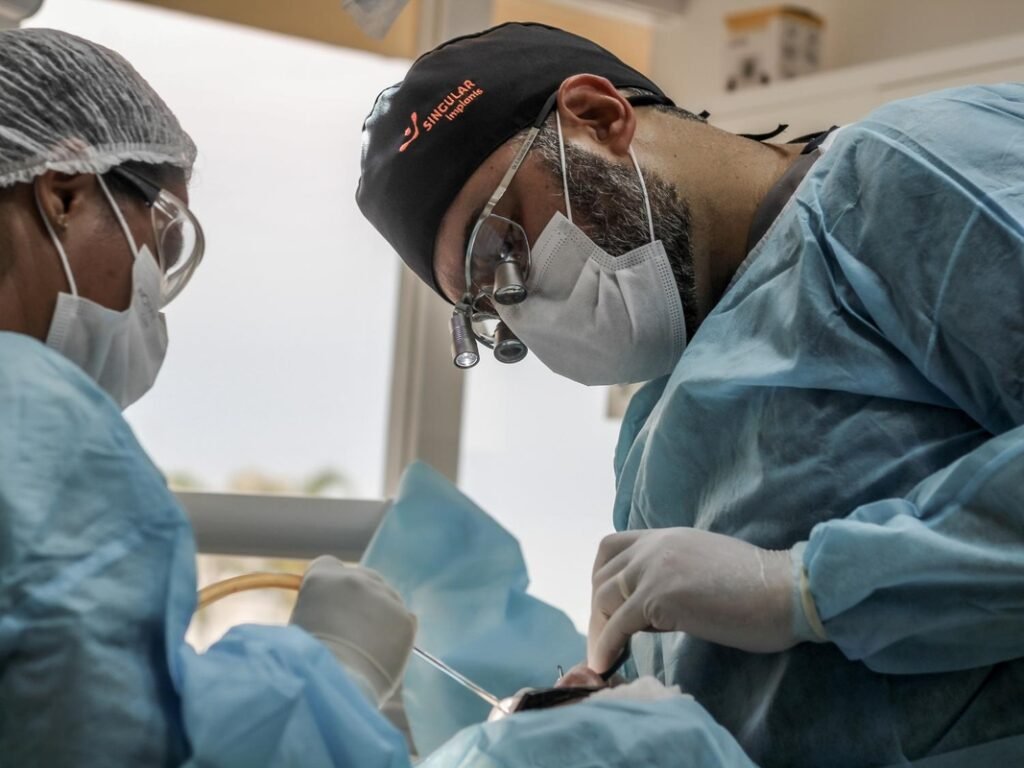 Prótese fixa sobre implante é nova solução da implantodontia