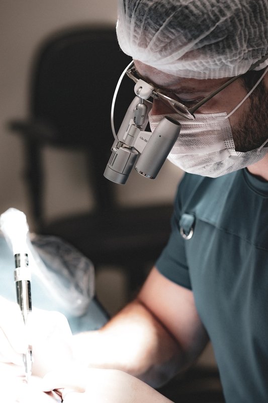 Transplante capilar: estudo destaca avanços na técnica FUE