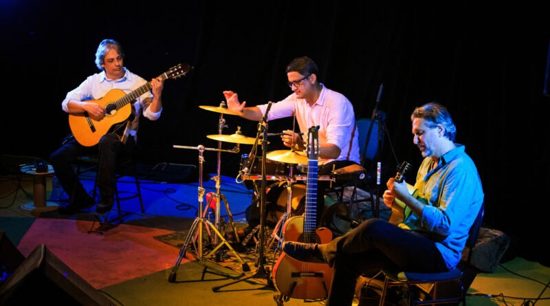 Trio Baru se apresenta no Teatro de Sobradinho, no DF