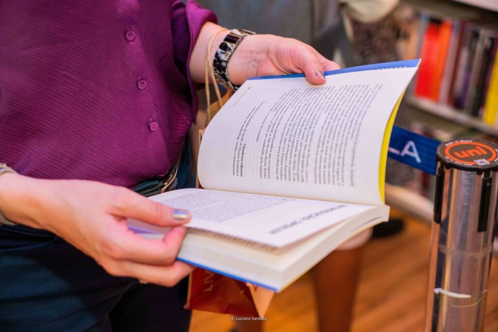 Livro de Ricardo Pena figura entre os mais vendidos do país