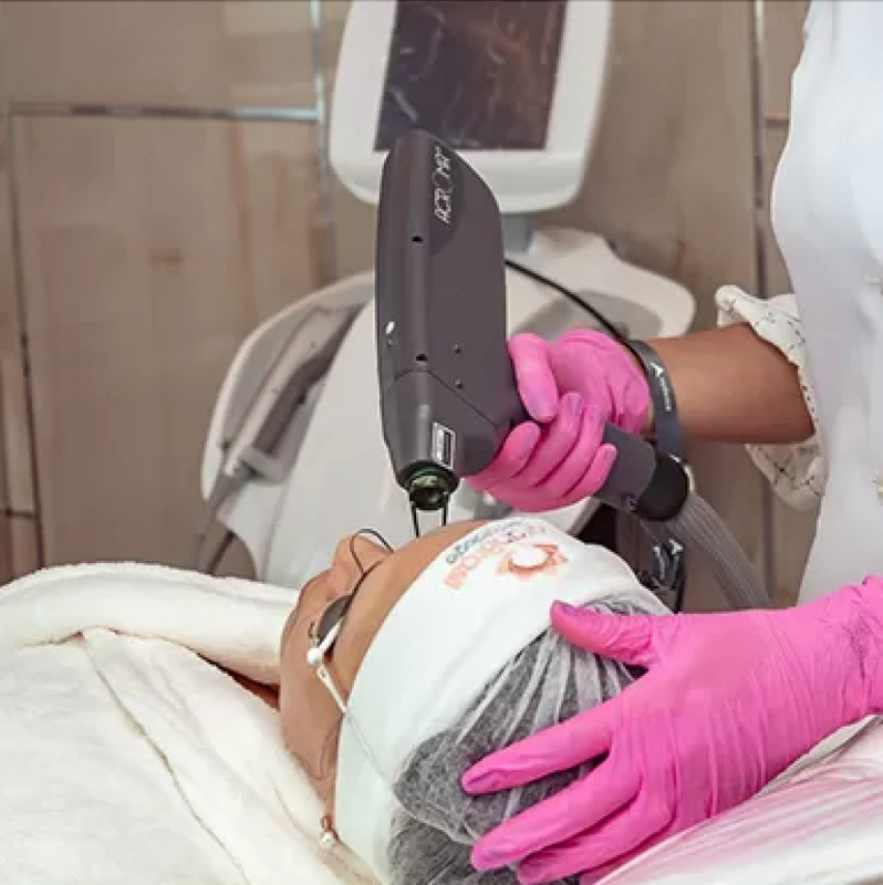 Dermatologista em Belém explica as causas e soluções para queda de cabelo