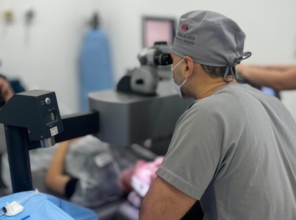 Cirurgias reduzem dependência de óculos e lentes de contato