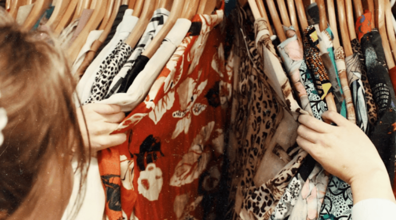Consumo consciente impulsiona moda versátil no Brasil