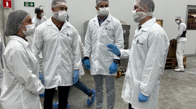 Diretor da Anvisa visita nova fábrica da Soldiers Nutrition