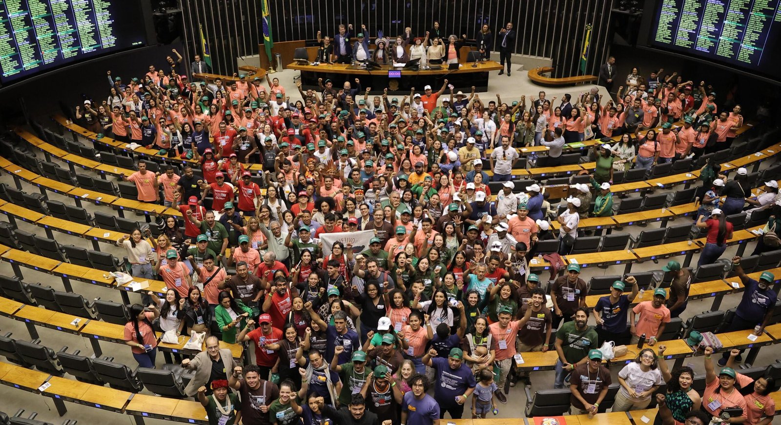 Mais de 450 lideranças lançam Carta da Sociobiodiversidade em Brasília com propostas para COP30 e defesa da Amazônia