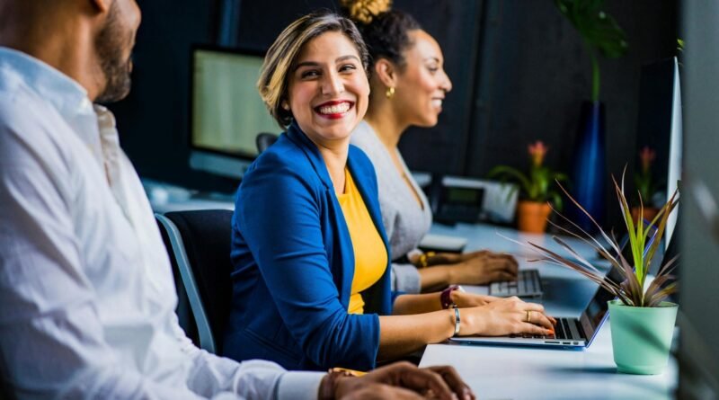 Empresas abrem vagas de emprego, estágio e trainee pelo país
