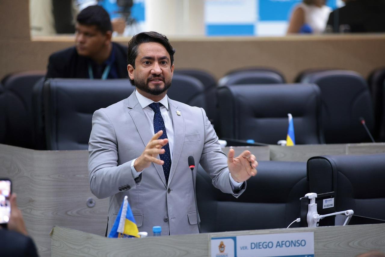 Projeto “Adote uma Praça” de Diego Afonso que revoluciona a manutenção com parcerias entre cidadão e a iniciativa privada é deliberado na Câmara Municipal