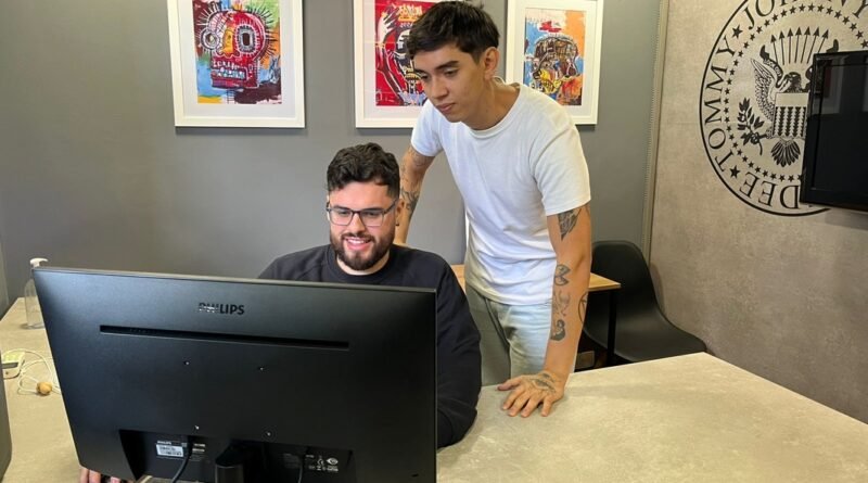 Jovens vêm desenvolvendo CRM integrado para rastrear leads