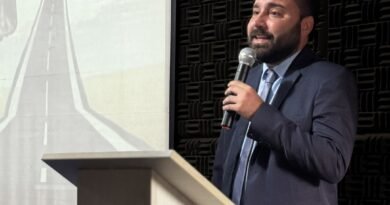 Cofundador da Flow Multas palestra na UNIRJ sobre trânsito