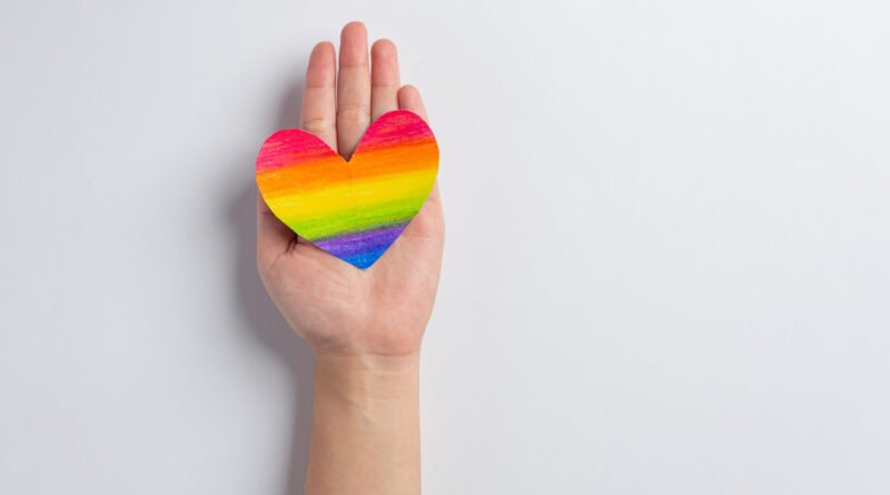 Saúde LGBTQIA+: inclusão e escuta ativa estruturam cuidado