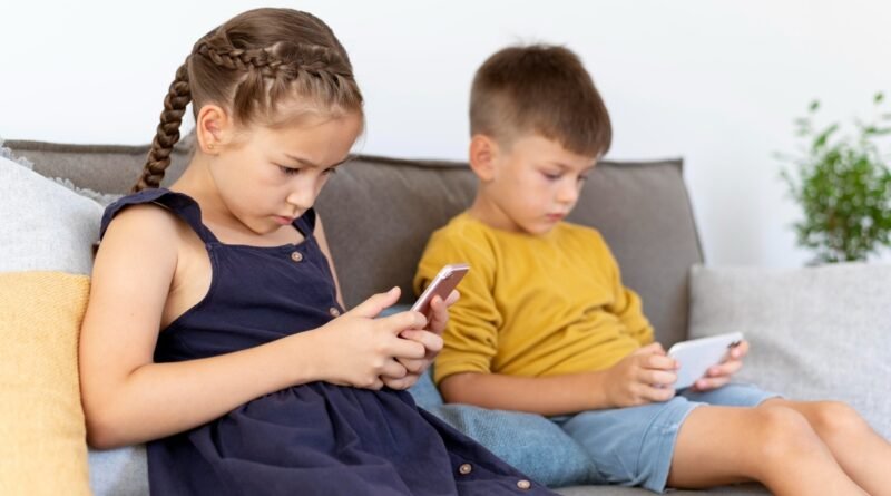 Uso de apps espiões dispara e põe segurança infantil em alerta