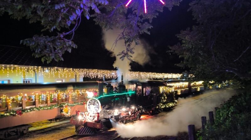 Tiradentes vive magia do Natal com Papai Noel e Maria Fumaça
