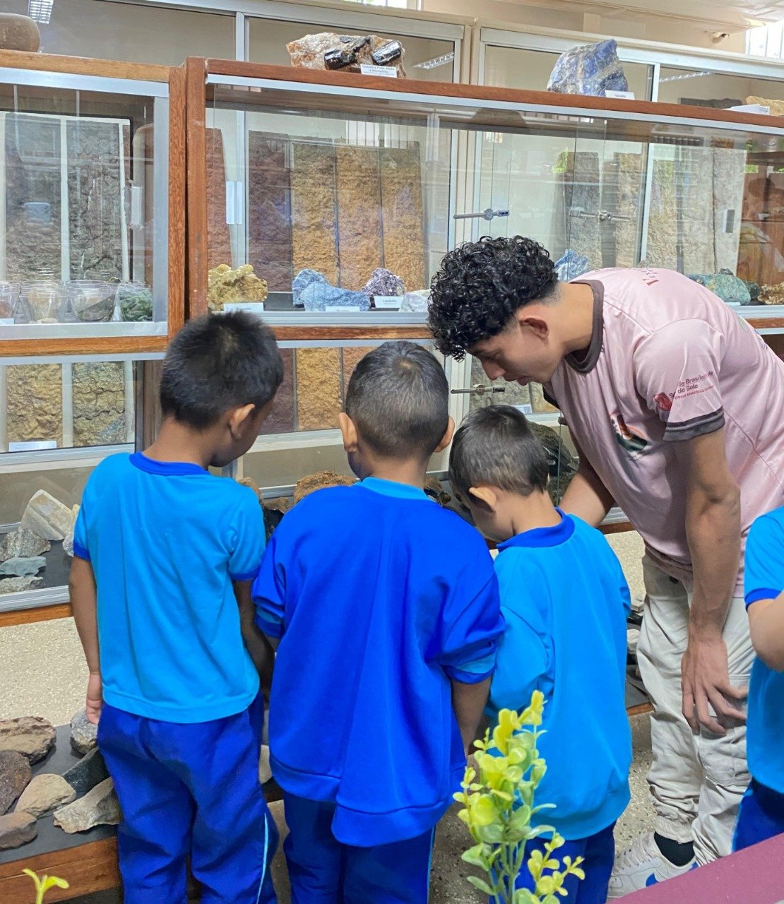 COP 30: Governo do Amazonas lança portfólios, catálogo de pesquisas e inventário de ações sobre mudanças climáticas e biodiversidade