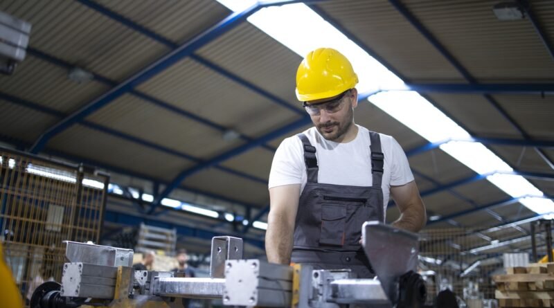 Manpower abre 42 vagas para operador(a) de produção em SP