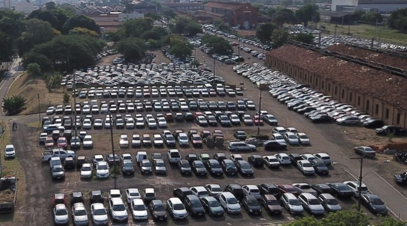 Leilão reúne 259 veículos apreendidos na Emdec Campinas (SP)