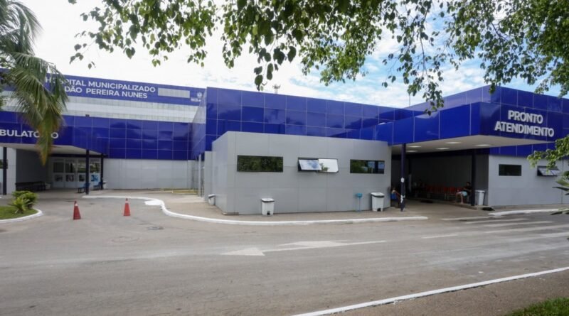 Bebê de 1 ano e 7 meses baleada na cabeça recebe alta