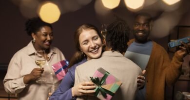 Amigo oculto movimenta busca por presentes práticos e acessíveis