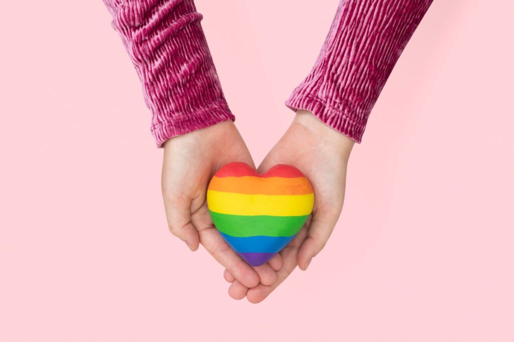 Saúde LGBTQIA+: cuidado contínuo exige jornada permanente