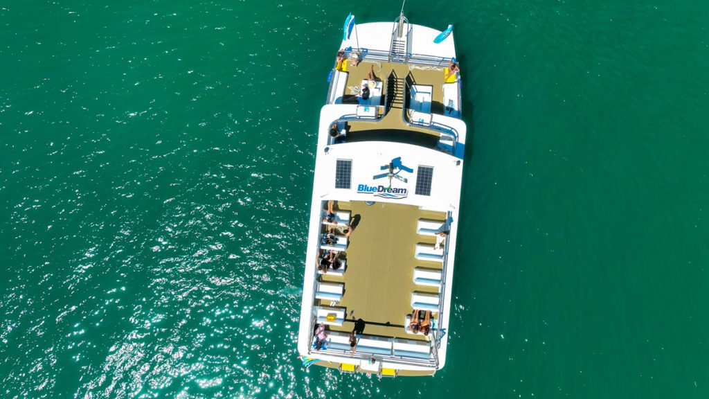 Blue Dream integra a oferta de passeios náuticos regulares em Búzios