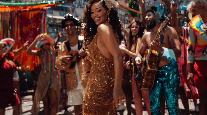 Karinah se divide entre os carnavais do Rio e Salvador