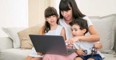 Assistentes virtuais ampliam cuidado infantil com tecnologia