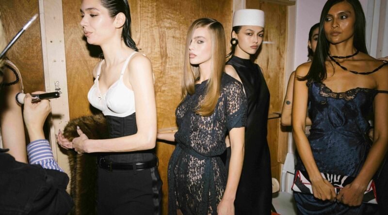 Semana da moda de NY marca as tendências do outono-inverno