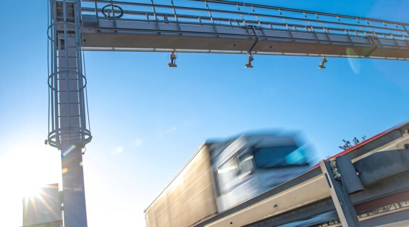 Pagamento de vale-pedágio por leitura de placa chega ao transporte de cargas