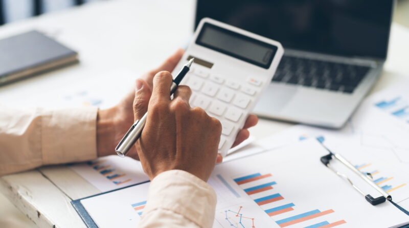 Empresas ajustam regime tributário para otimizar lucros