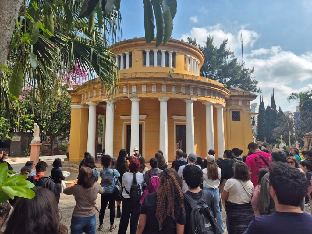 Passeio no Cemitério da Consolação celebra os Modernistas