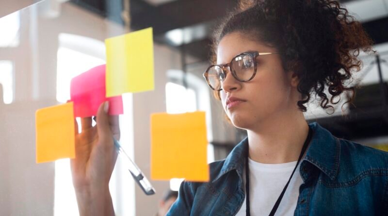 Compras antecipadas de brindes evitam atrasos e taxas de urgência