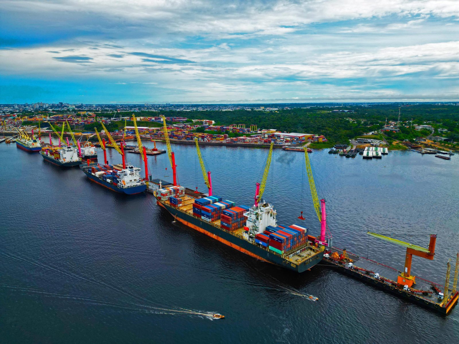 Amazonas supera 1 milhão de TEUs em 2025 e consolida nova etapa de força logística e crescimento econômico