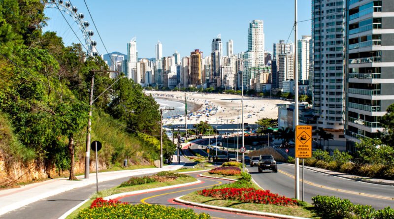 Pesquisa analisa impacto do calor extremo em praias de SC